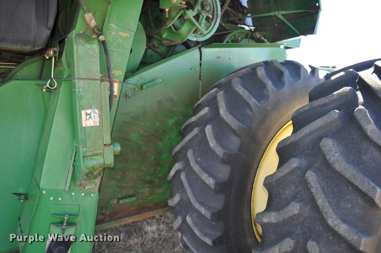 image for item G7498 1998 John Deere 9610 combine
