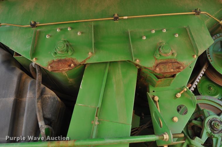 image for item G7498 1998 John Deere 9610 combine