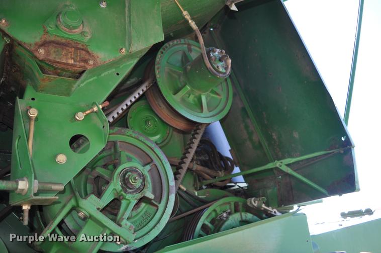 image for item G7498 1998 John Deere 9610 combine