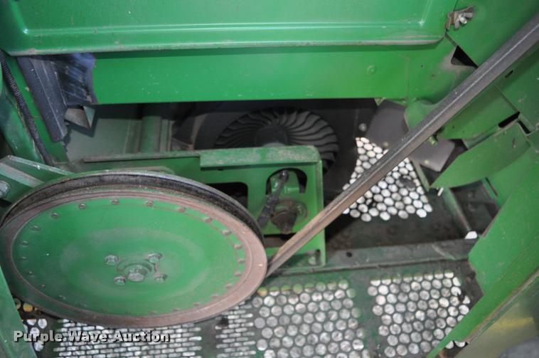 image for item G7498 1998 John Deere 9610 combine
