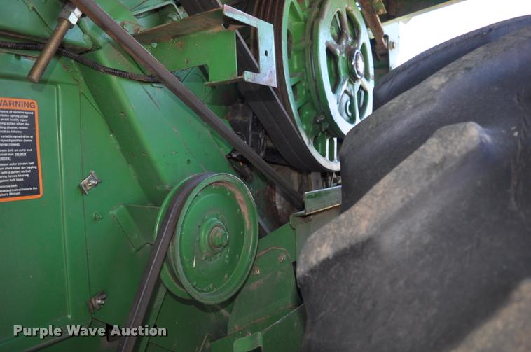 image for item G7498 1998 John Deere 9610 combine