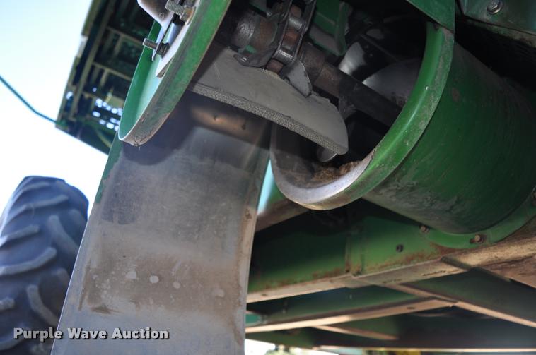 image for item G7498 1998 John Deere 9610 combine