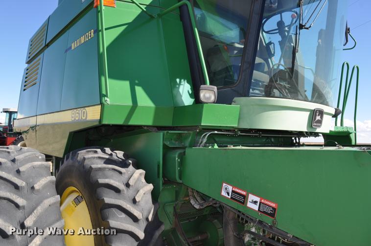 image for item G7498 1998 John Deere 9610 combine