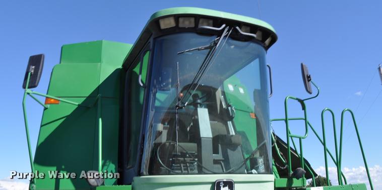 image for item G7498 1998 John Deere 9610 combine