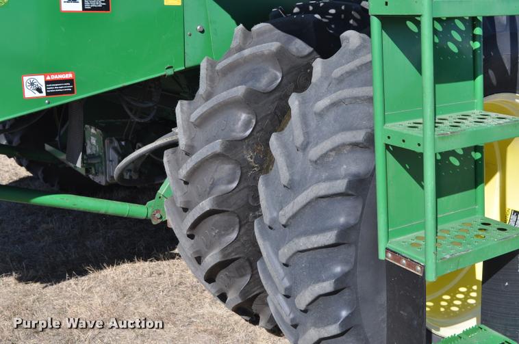 image for item G7498 1998 John Deere 9610 combine