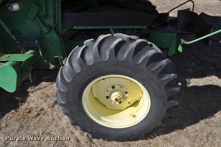 image for item G7498 1998 John Deere 9610 combine
