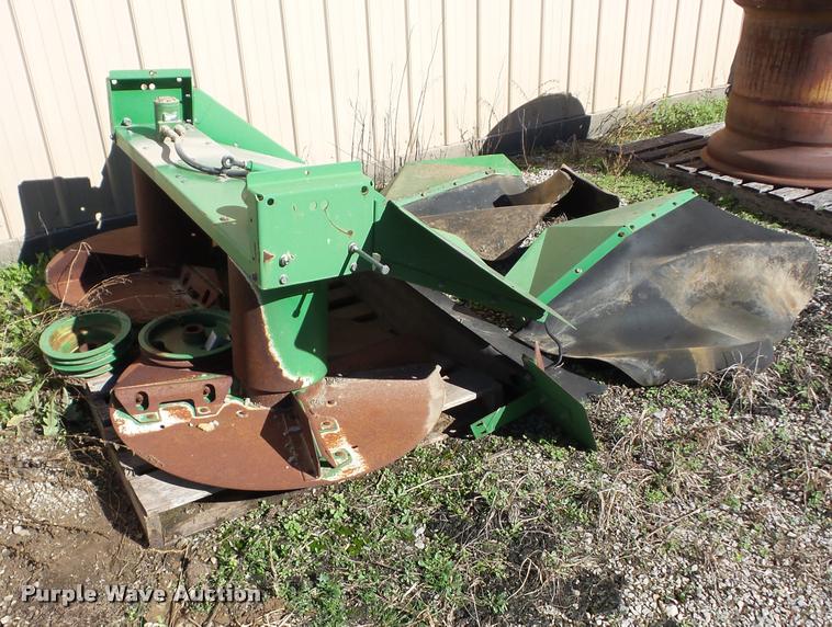 image for item J8691 John Deere straw spreader