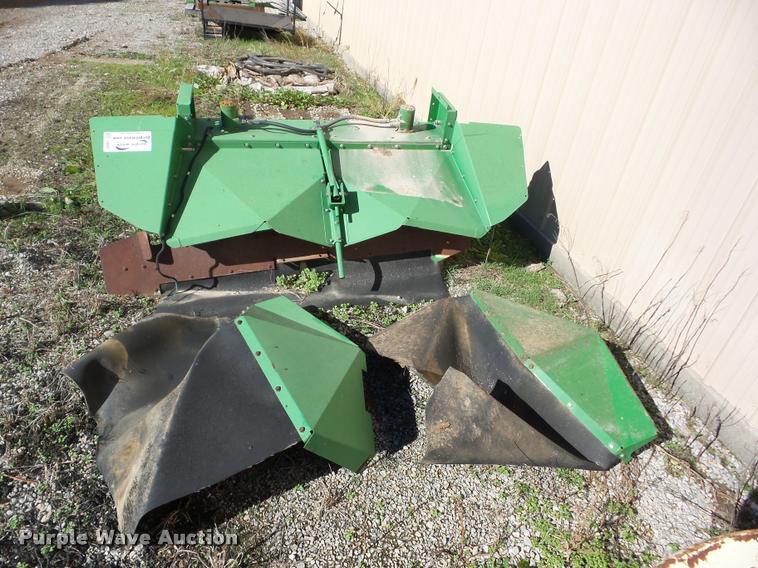 image for item J8691 John Deere straw spreader