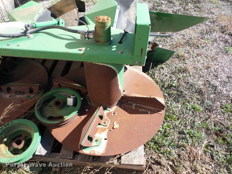 image for item J8691 John Deere straw spreader