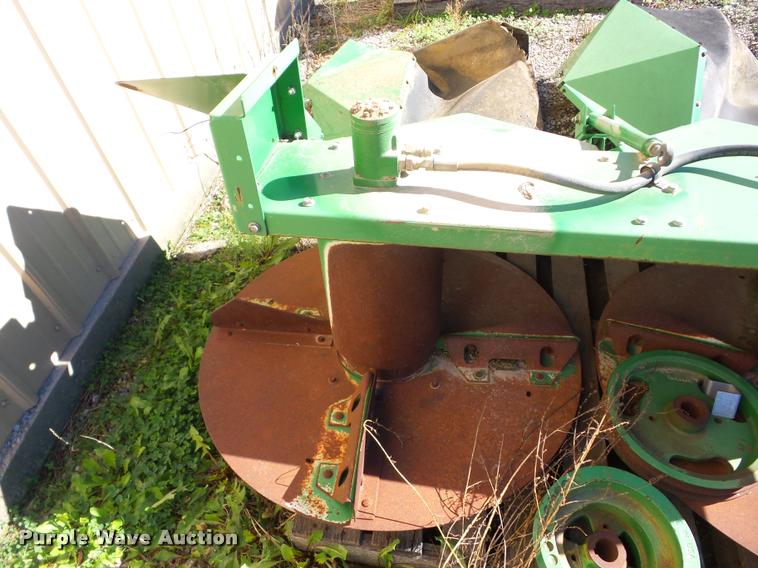 image for item J8691 John Deere straw spreader