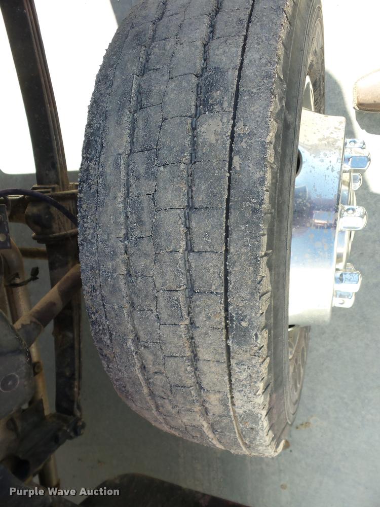 image for item J8692 1989 International S1600 flatbed truck