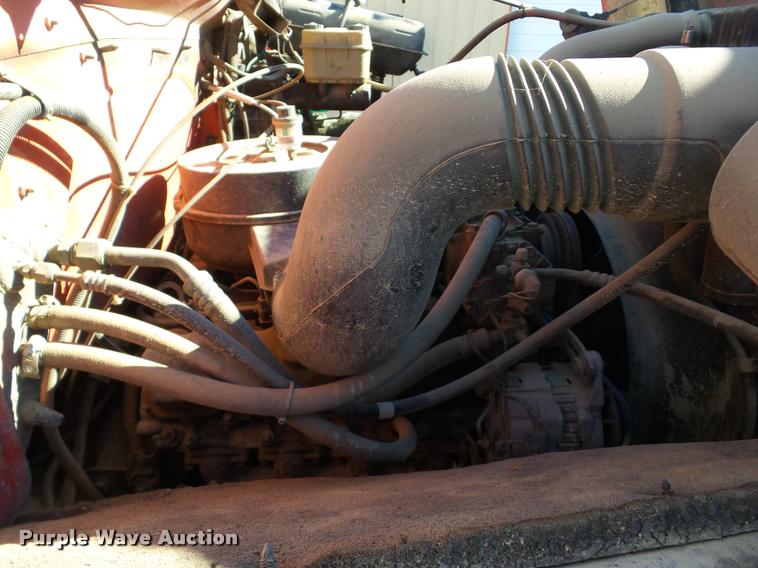 image for item J8692 1989 International S1600 flatbed truck