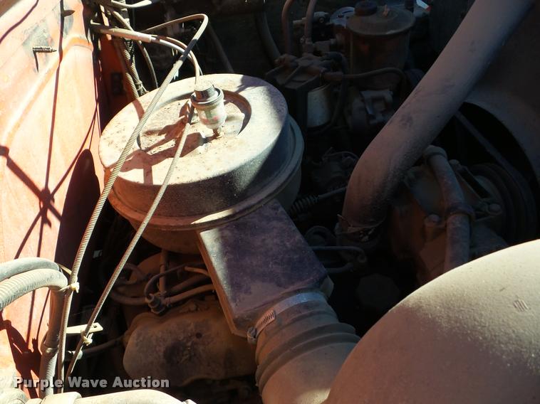 image for item J8692 1989 International S1600 flatbed truck