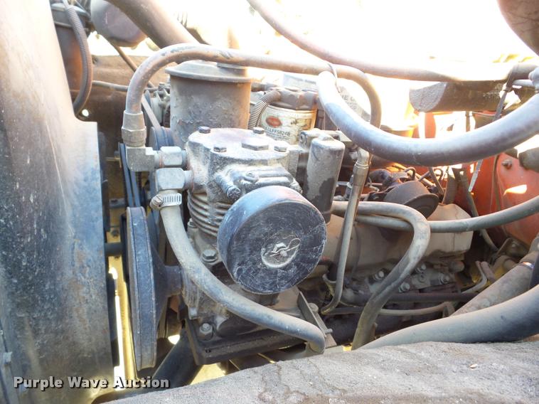 image for item J8692 1989 International S1600 flatbed truck