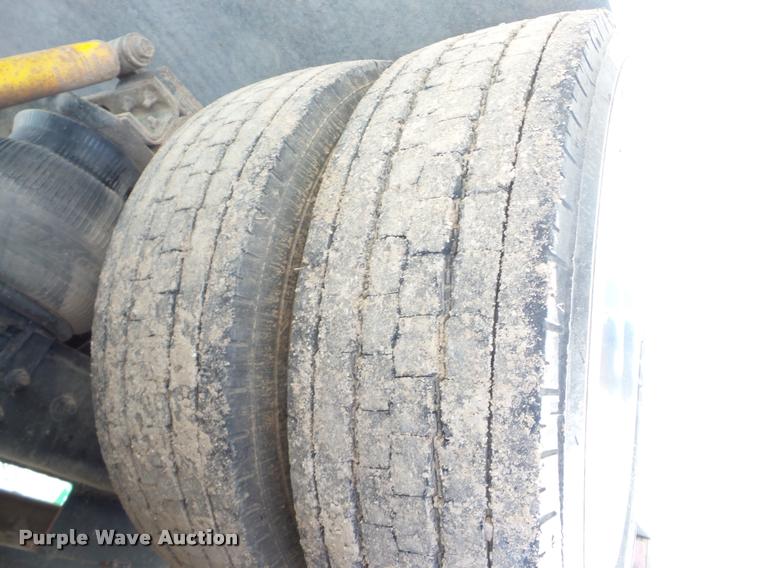 image for item J8692 1989 International S1600 flatbed truck