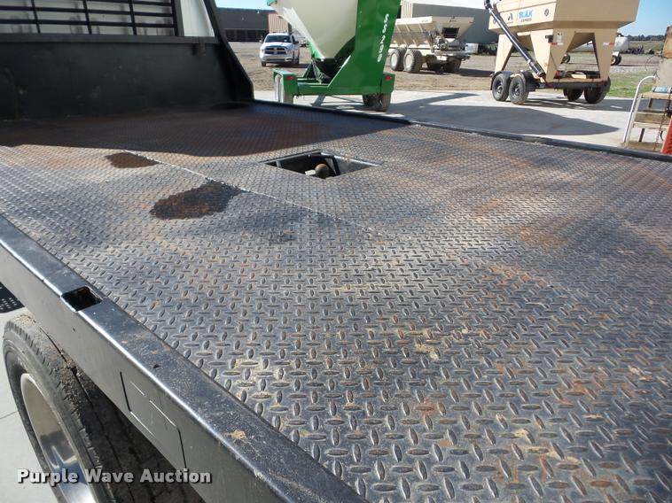 image for item J8692 1989 International S1600 flatbed truck