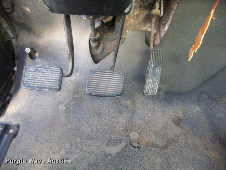 image for item J8692 1989 International S1600 flatbed truck