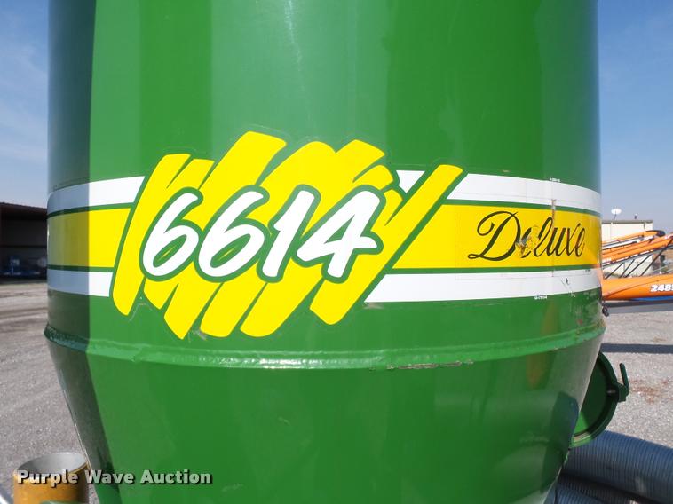 image for item K3434 2010 Walinga 6614DLX grain vacuum