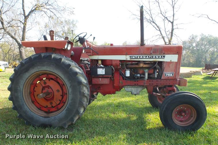 image for item K8088 1969 International 756 tractor