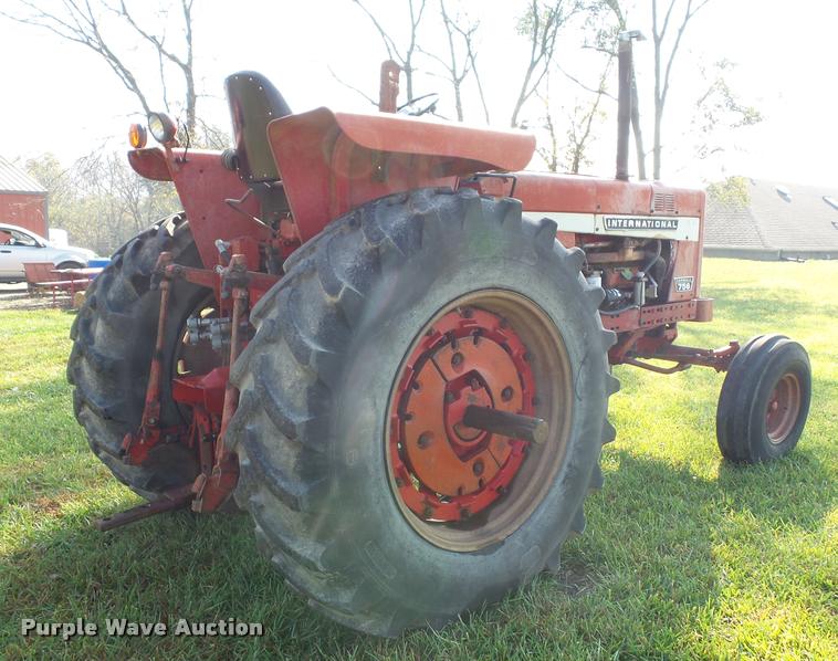image for item K8088 1969 International 756 tractor