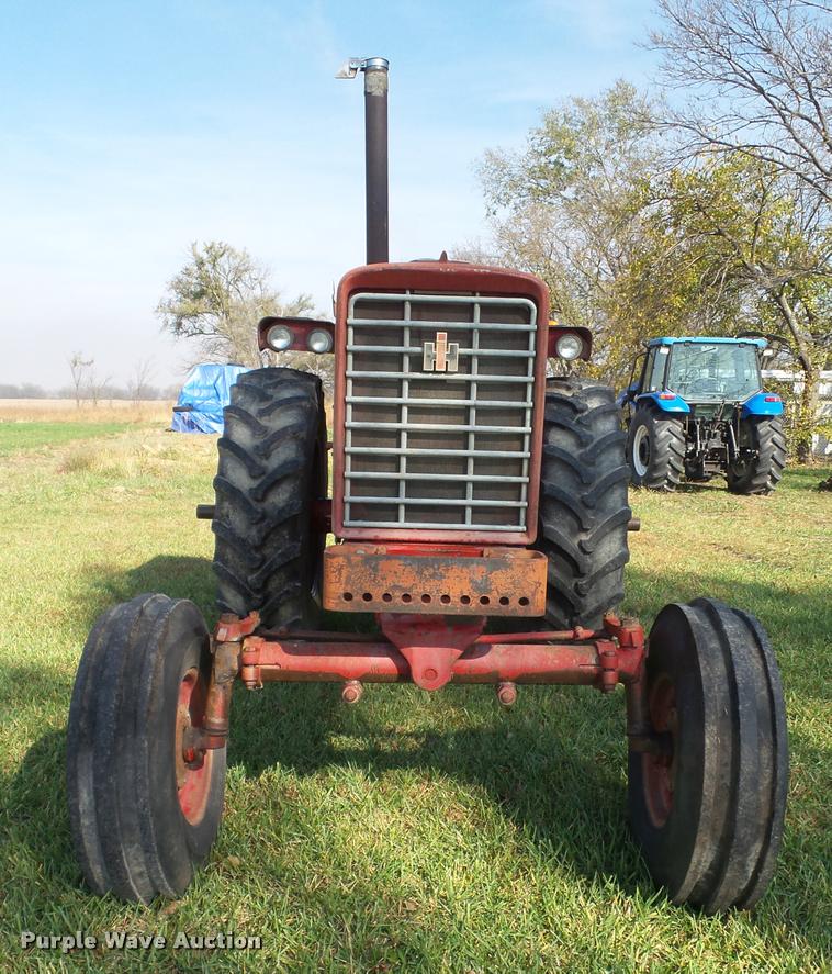 image for item K8088 1969 International 756 tractor
