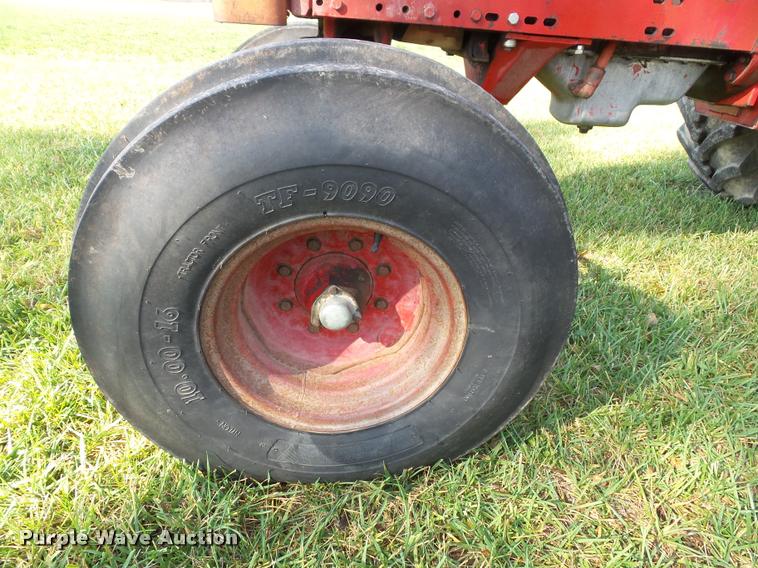 image for item K8088 1969 International 756 tractor