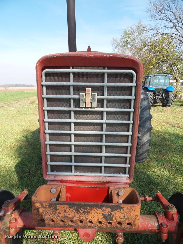 image for item K8088 1969 International 756 tractor