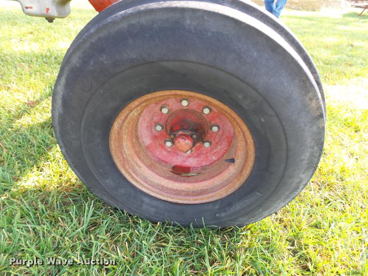 image for item K8088 1969 International 756 tractor