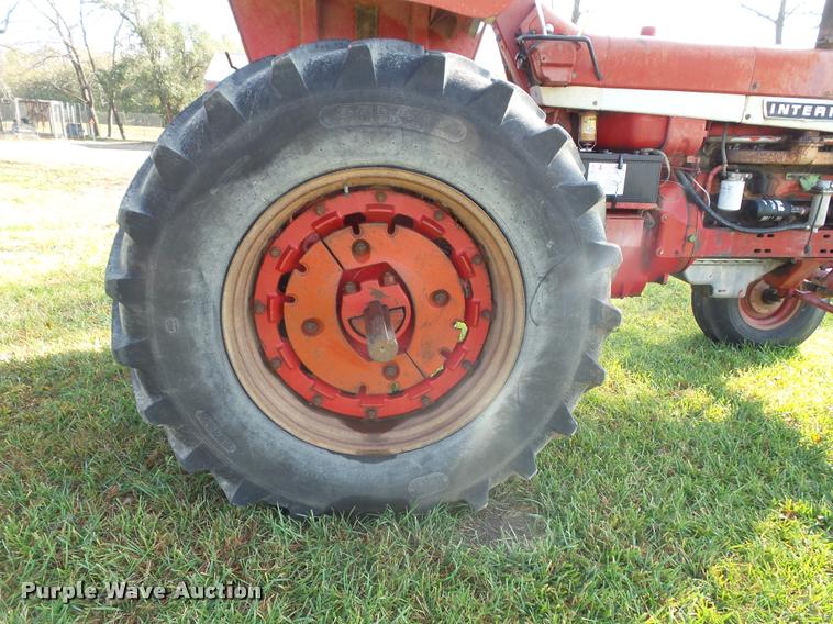 image for item K8088 1969 International 756 tractor