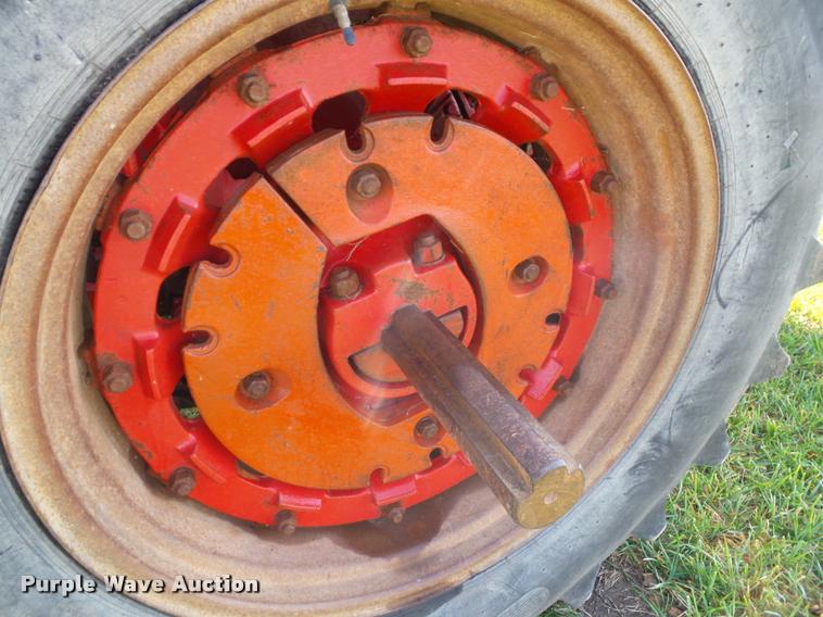 image for item K8088 1969 International 756 tractor