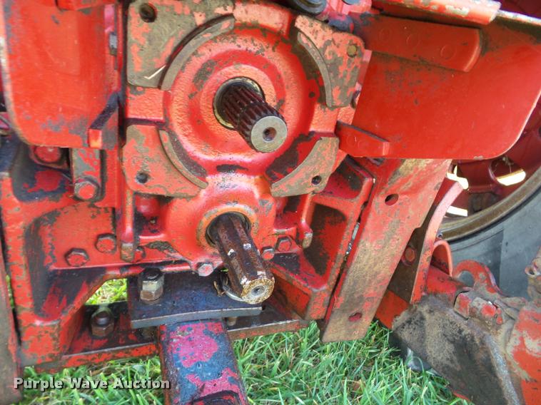 image for item K8088 1969 International 756 tractor
