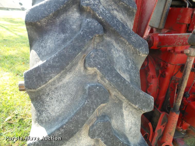 image for item K8088 1969 International 756 tractor