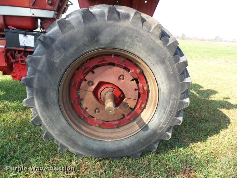 image for item K8088 1969 International 756 tractor