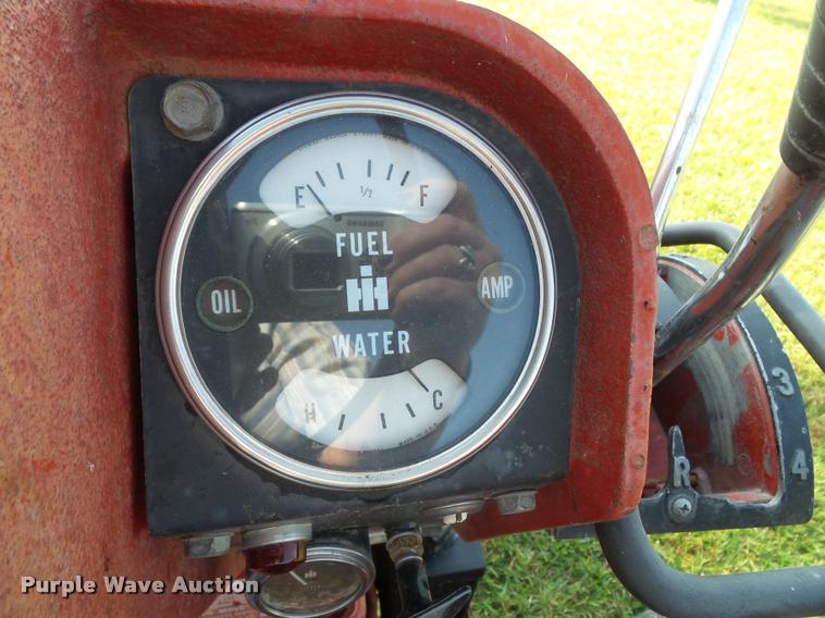 image for item K8088 1969 International 756 tractor