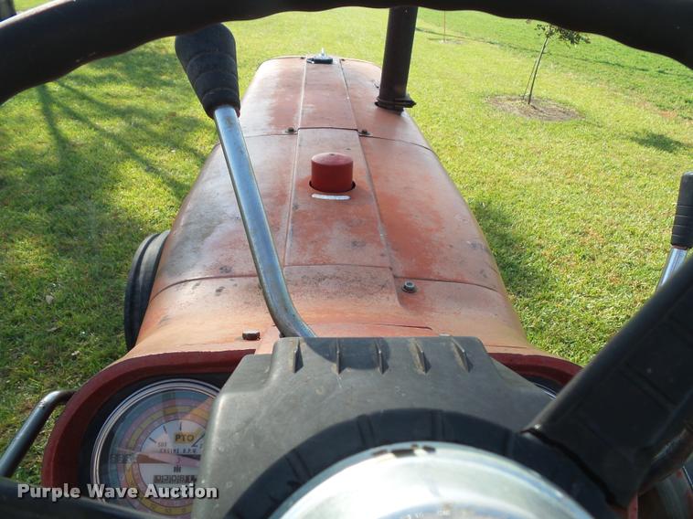 image for item K8088 1969 International 756 tractor