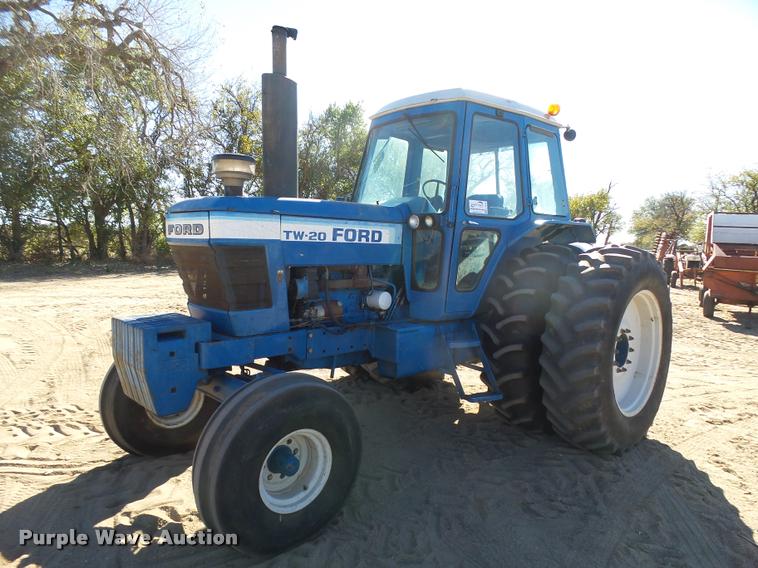 image for item L3489 Ford TW-20 tractor