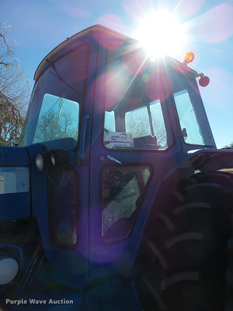 image for item L3489 Ford TW-20 tractor