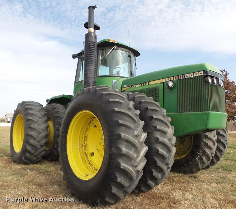 image for item L4101 1982 John Deere 8650 4WD tractor