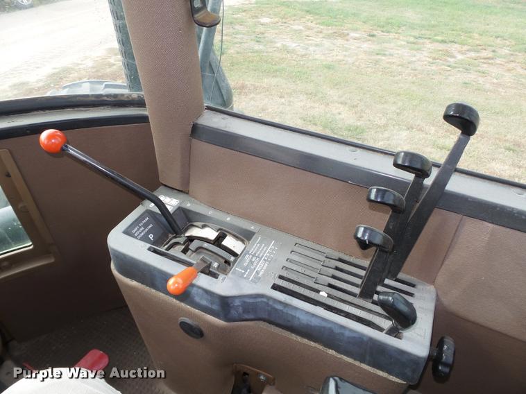 image for item L4101 1982 John Deere 8650 4WD tractor