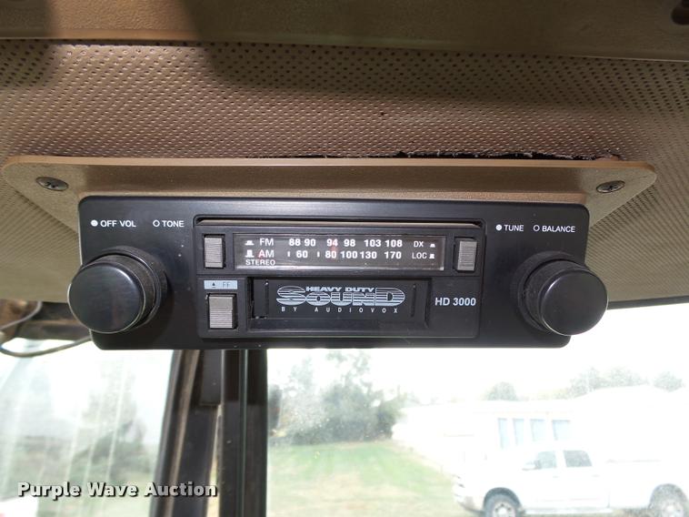 image for item L4101 1982 John Deere 8650 4WD tractor