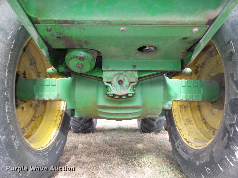 image for item L4101 1982 John Deere 8650 4WD tractor