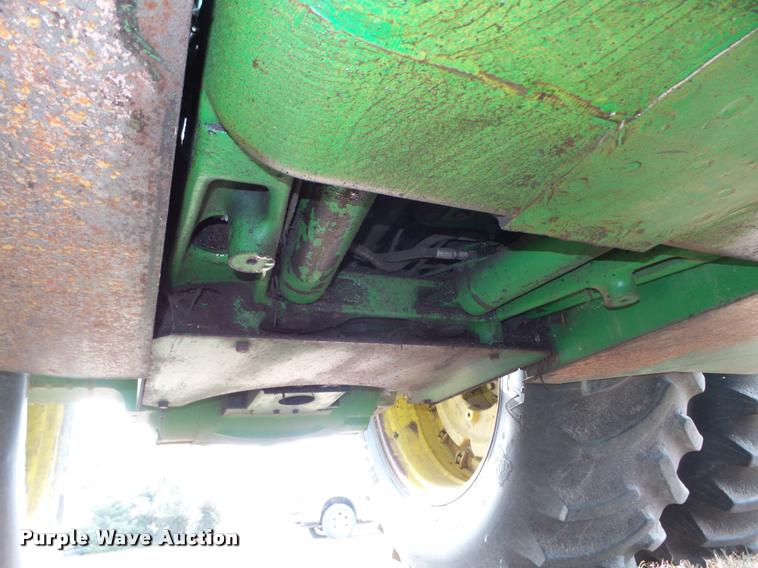 image for item L4101 1982 John Deere 8650 4WD tractor