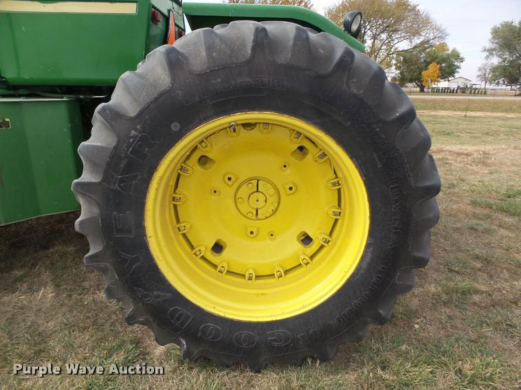 image for item L4101 1982 John Deere 8650 4WD tractor
