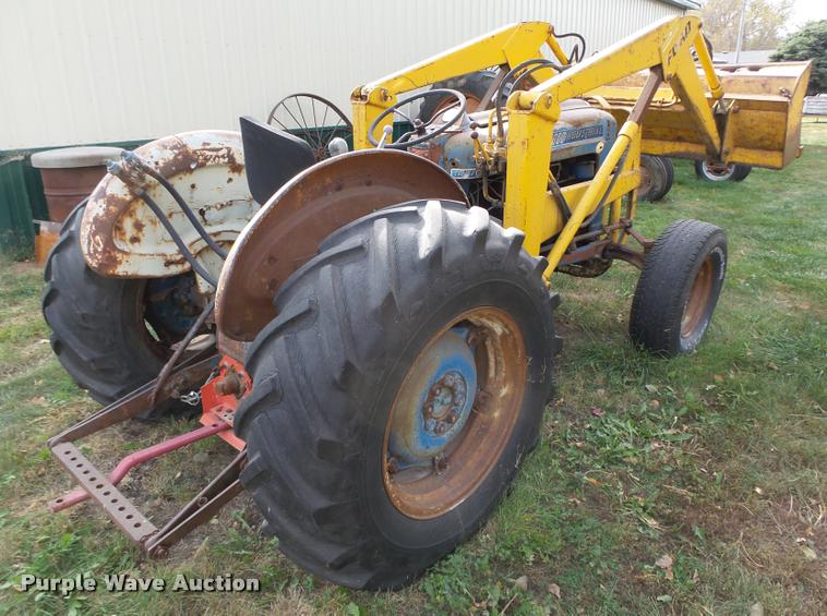 image for item L4105 Ford 4000 utility tractor