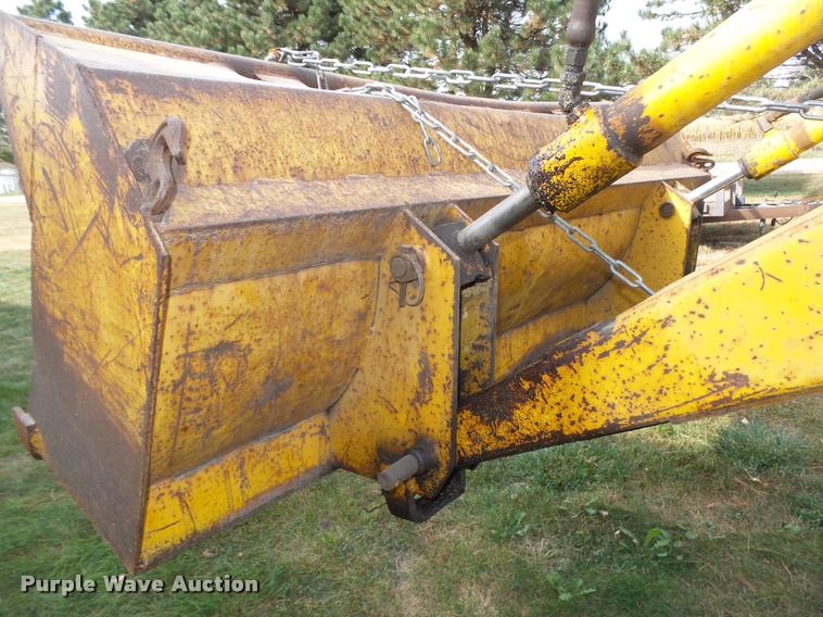 image for item L4105 Ford 4000 utility tractor