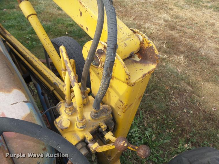 image for item L4105 Ford 4000 utility tractor