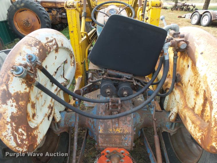 image for item L4105 Ford 4000 utility tractor