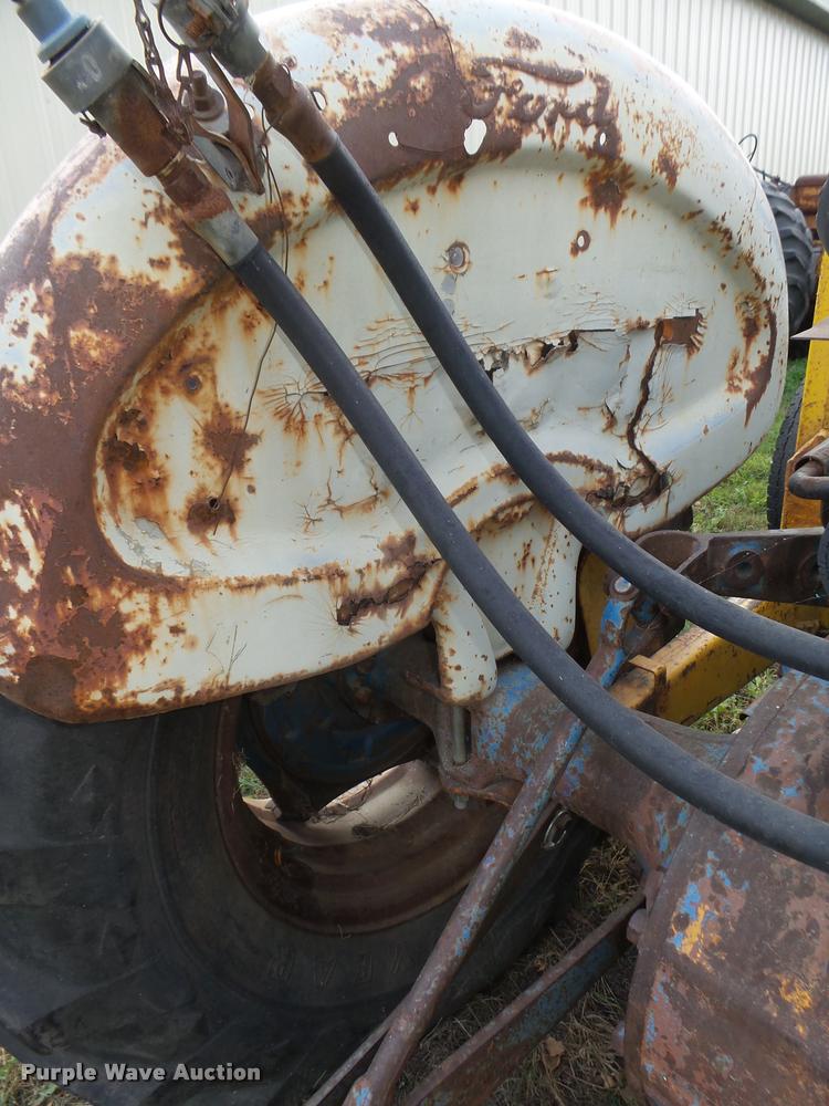 image for item L4105 Ford 4000 utility tractor