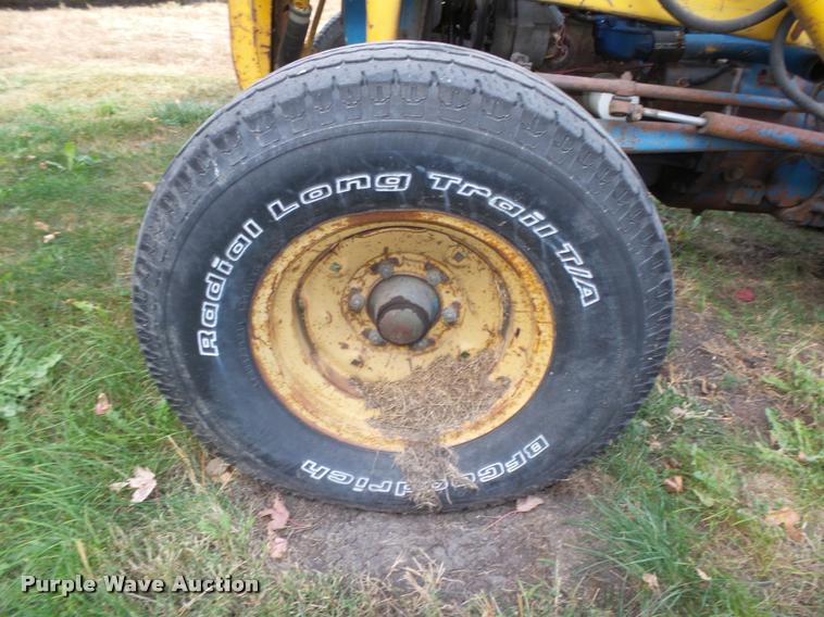 image for item L4105 Ford 4000 utility tractor