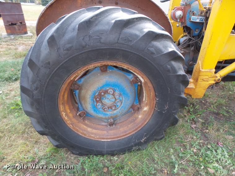 image for item L4105 Ford 4000 utility tractor